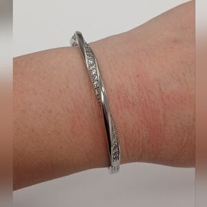 New 18k White Gold Filled Elegant Twisted Bangle Locking Snap On Bracelet